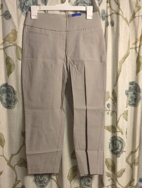 Apt. 9 Women's Straight Leg Capri Dress Pants in Taupe Brynn Style